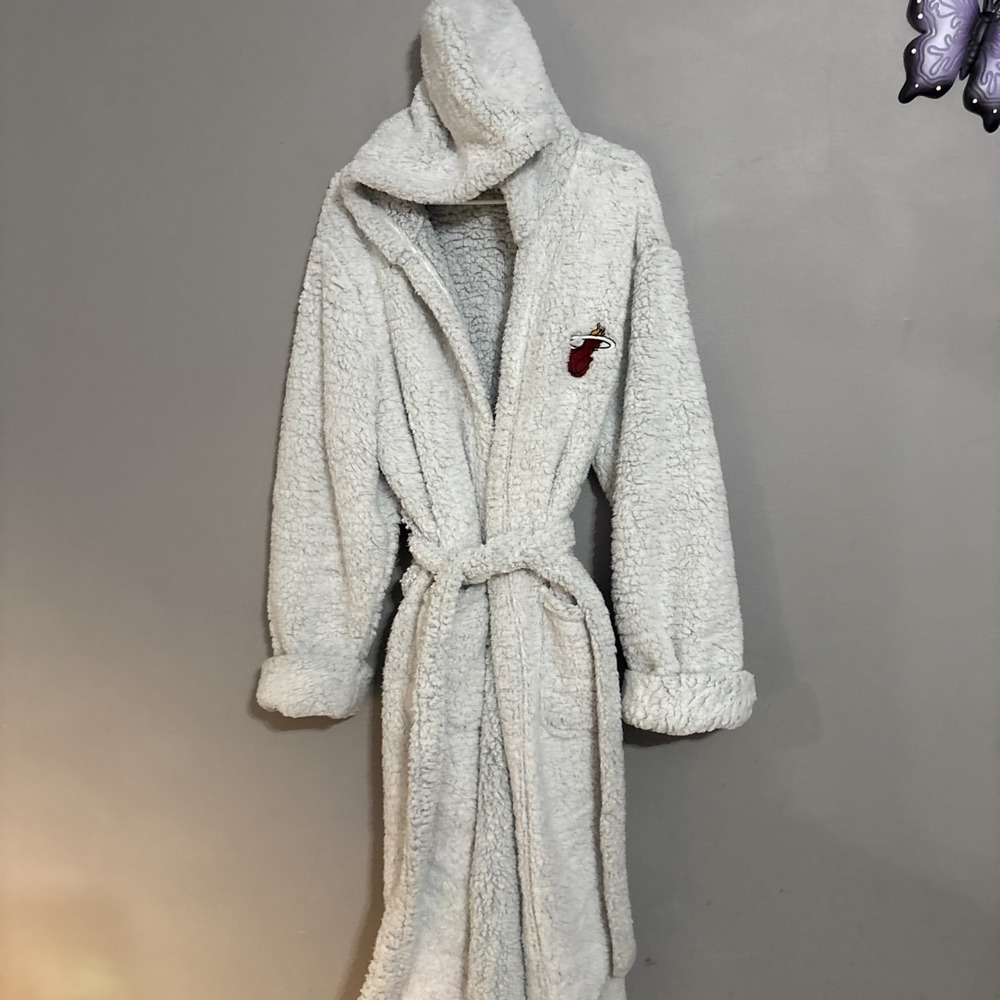 Northwest Group Miami Heat Basketball Sherpa Bath Robe Unisex L/XL One size